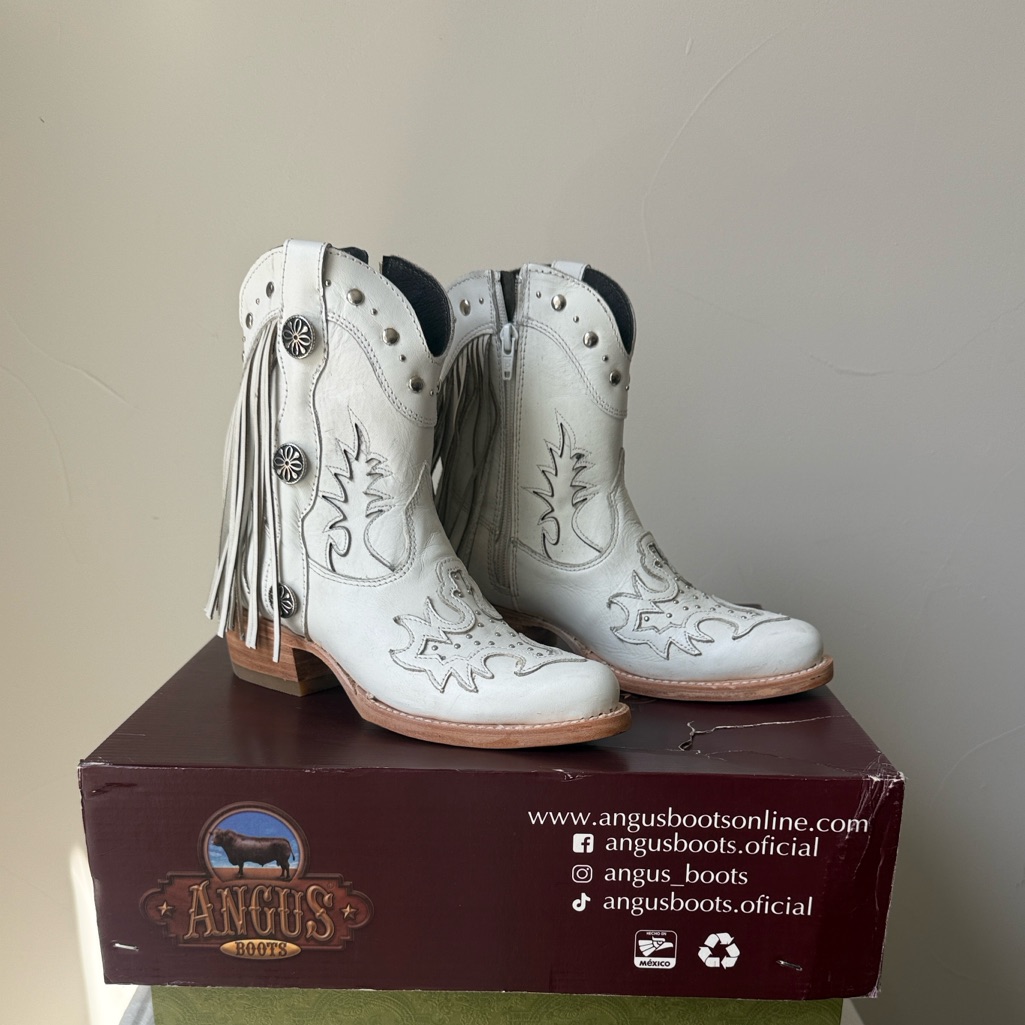 Women's White Ankle Boots With Fringe